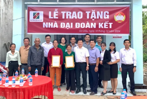 Agribank chi nhánh Gò Dầu tặng 3 căn nhà đại đoàn kết cho hộ nghèo