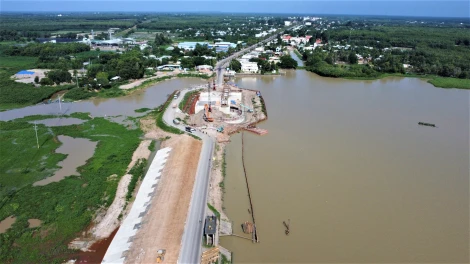 Cấm các phương tiện trên 10 tấn lưu thông qua công trình sửa chữa hồ chứa nước cầu Tha La