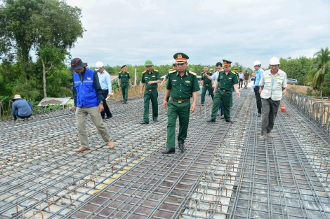 Kiểm tra tiến độ thi công đường tuần tra biên giới tỉnh Tây Ninh