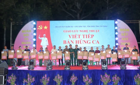 Giao lưu nghệ thuật “Viết tiếp bản hùng ca”