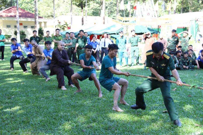 “80 năm chung một tấm lòng”