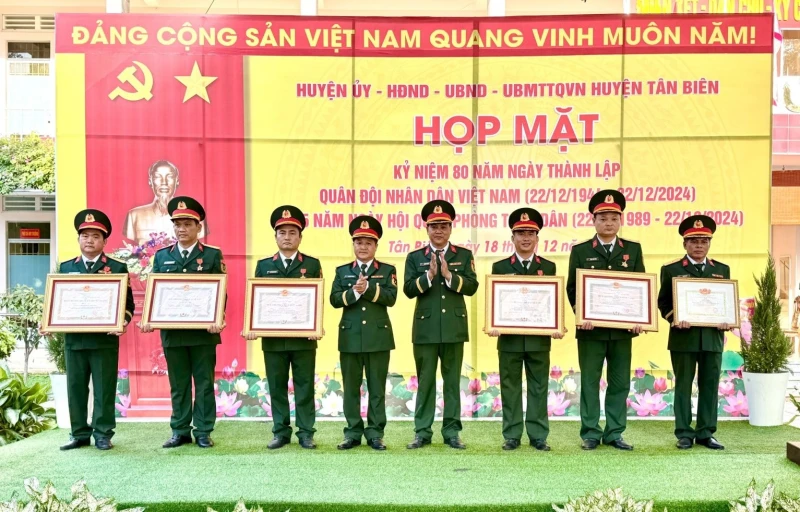 Tân Biên họp mặt kỷ niệm 80 năm ngày thành lập Quân đội Nhân dân Việt Nam