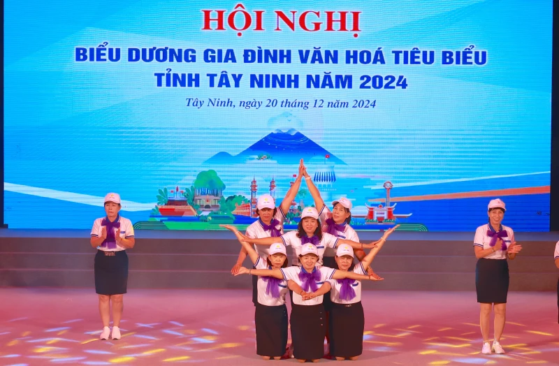 Biểu dương gia đình văn hoá tiêu biểu tỉnh Tây Ninh năm 2024