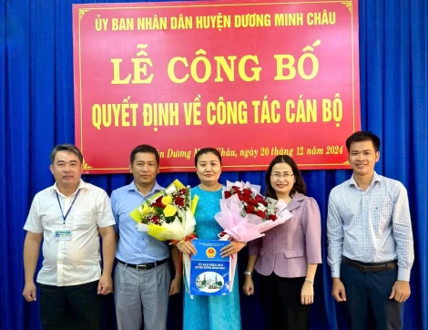 Công bố quyết định về công tác cán bộ