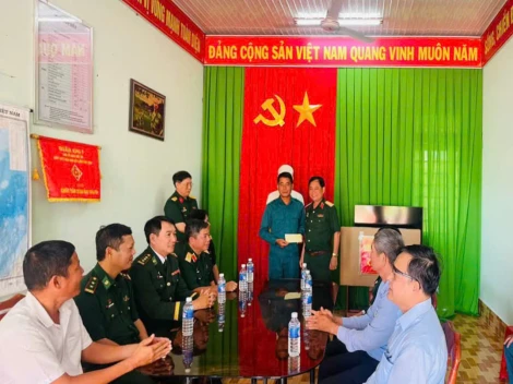 Ngày 20.12, Đoàn công tác Trường Sĩ quan Lục quân II (Trường Đại học Nguyễn Huệ) do Thiếu tướng Đỗ Hoàng Ngân- Phó Chính uỷ nhà trường làm trưởng đoàn, đã đến dâng hương, dâng hoa tại Đài tưởng niệm ở xã Hoà Hiệp, huyện Tân Biên.