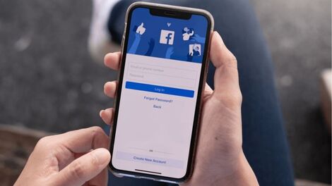 Cách xác thực tài khoản Facebook, Tiktok để không bị khóa sau ngày 25/12