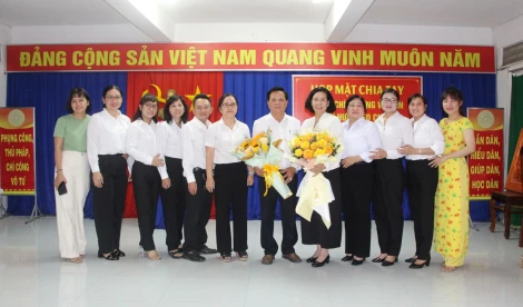 Ngày 27.12, TAND thành phố Tây Ninh tổ chức họp mặt chia tay Chánh án TAND thành phố Tây Ninh nghỉ hưu theo chế độ.