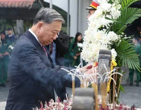 Tổng Bí thư Tô Lâm dâng hương tại Khu Di tích Quốc gia Đặc biệt Ngã ba Đồng Lộc