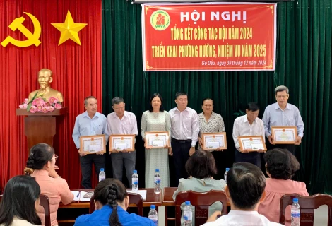 Dẫn đầu phong trào thi khối các huyện, thị xã, thành phố