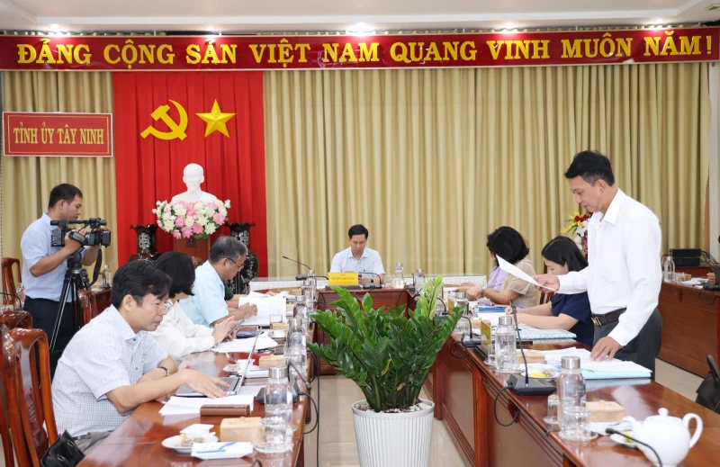 Chỉ đạo đẩy nhanh tiến độ giải quyết các vụ án, vụ việc tham nhũng, tiêu cực trên địa bàn tỉnh