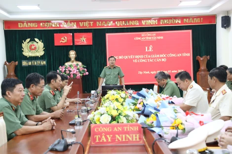 Công an Tây Ninh công bố các quyết định về điều động cán bộ