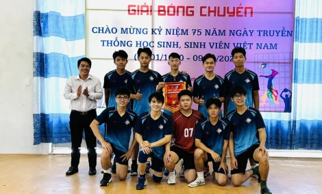 Sôi nổi giải bóng chuyền chào mừng 75 năm Ngày truyền thống học sinh, sinh viên