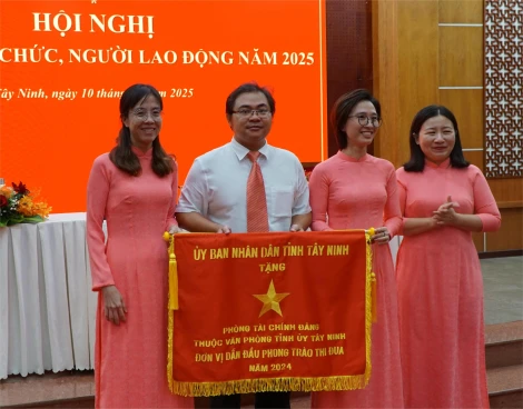 Chiều 10.1, Văn phòng Tỉnh uỷ phối hợp Ban chấp hành Công đoàn cơ quan tổ chức Hội nghị cán bộ, công chức, người lao động năm 2025.