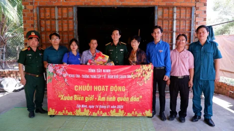 Chương trình "Xuân Biên giới - Ấm tình quân dân"