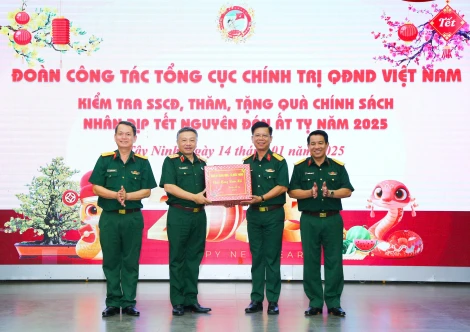 Thượng tướng Lê Quang Minh thăm, kiểm tra sẵn sàng chiến đấu của Bộ Chỉ huy Quân sự tỉnh