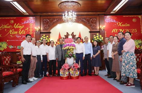 Ban Liên lạc Hội đồng hương Tây Ninh tại TP. Hồ Chí Minh chúc tết lãnh đạo tỉnh Tây Ninh