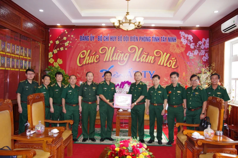 Chính ủy Bộ đội Biên phòng Việt Nam thăm, chúc tết cán bộ, chiến sĩ BĐBP tỉnh Tây Ninh