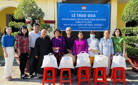 Uỷ ban MTTQVN thành phố Tây Ninh trao 150 phần quà tết cho hộ có hoàn cảnh khó khăn