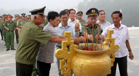 Công an Tây Ninh: Dâng hương tri ân các anh hùng liệt sĩ tại căn cứ Ban An ninh tỉnh Tây Ninh