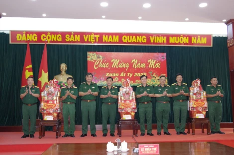 Bộ Tư lệnh Quân khu 7 thăm, chúc tết Sư đoàn 5