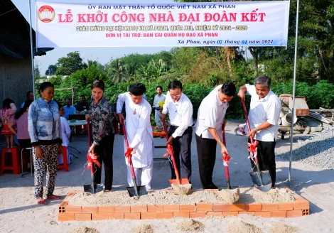 Bài 1: Xuân mới trong những ngôi nhà Đại đoàn kết