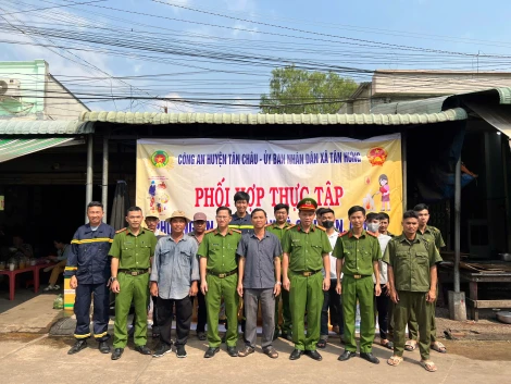 Công an Tân Châu thực tập phương án chữa cháy và cứu nạn, cứu hộ tại chợ Tân Hưng