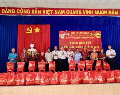 Châu Thành: Vận động trên 7.000 phần quà cho hộ nghèo và gia đình chính sách vui đón tết Nguyên đán