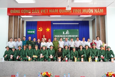 Các địa phương tổ chức lễ tiễn công dân lên đường nhập ngũ năm 2025