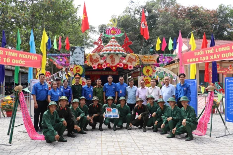 Thăm, động viên tân binh chuẩn bị lên đường nhập ngũ và kiểm tra công tác tổ chức hội trại Tuổi trẻ tòng quân