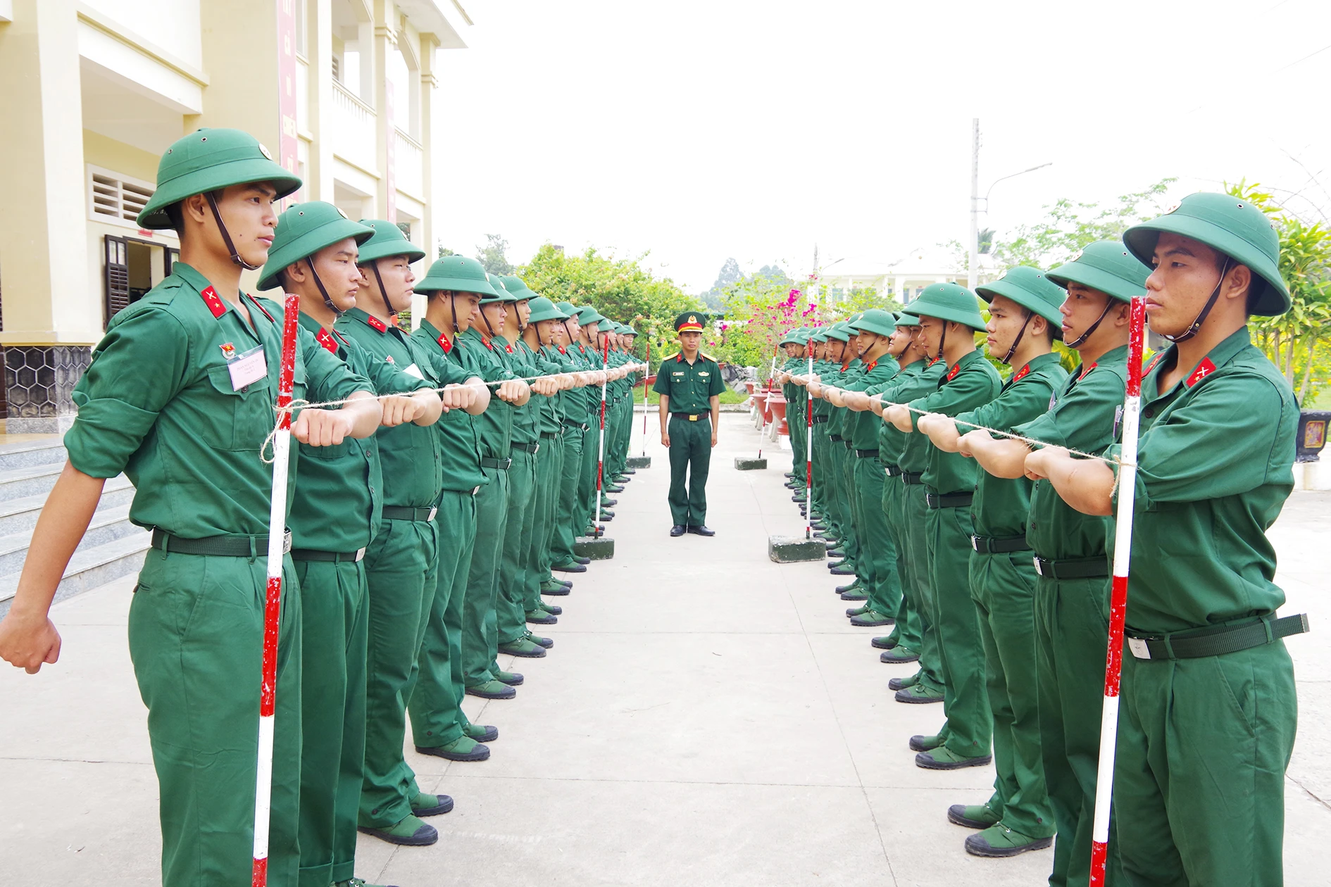 Huấn luyện điều lệnh đội ngũ tay không  ở Sư đoàn 5