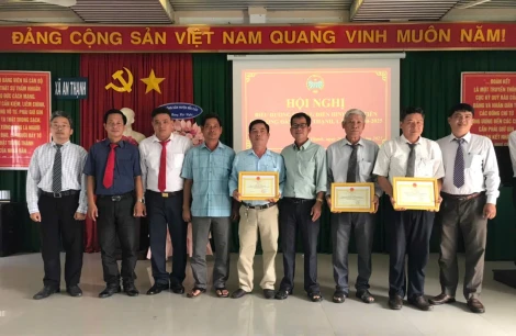 Phát huy phong trào “Nông dân thi đua sản xuất, kinh doanh giỏi, đoàn kết giúp nhau làm giàu và giảm nghèo bền vững”