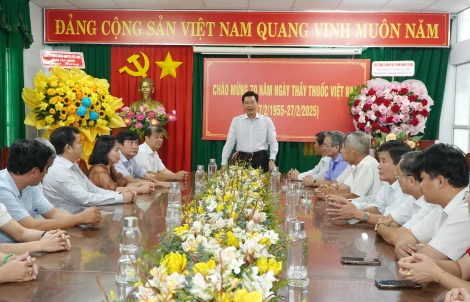 Phó Bí thư Tỉnh uỷ Nguyễn Mạnh Hùng thăm, chúc mừng ngành Y tế tỉnh nhân kỷ niệm 70 năm ngày Thầy thuốc Việt Nam