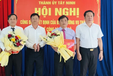 Thành uỷ Tây Ninh công bố quyết định về công tác cán bộ