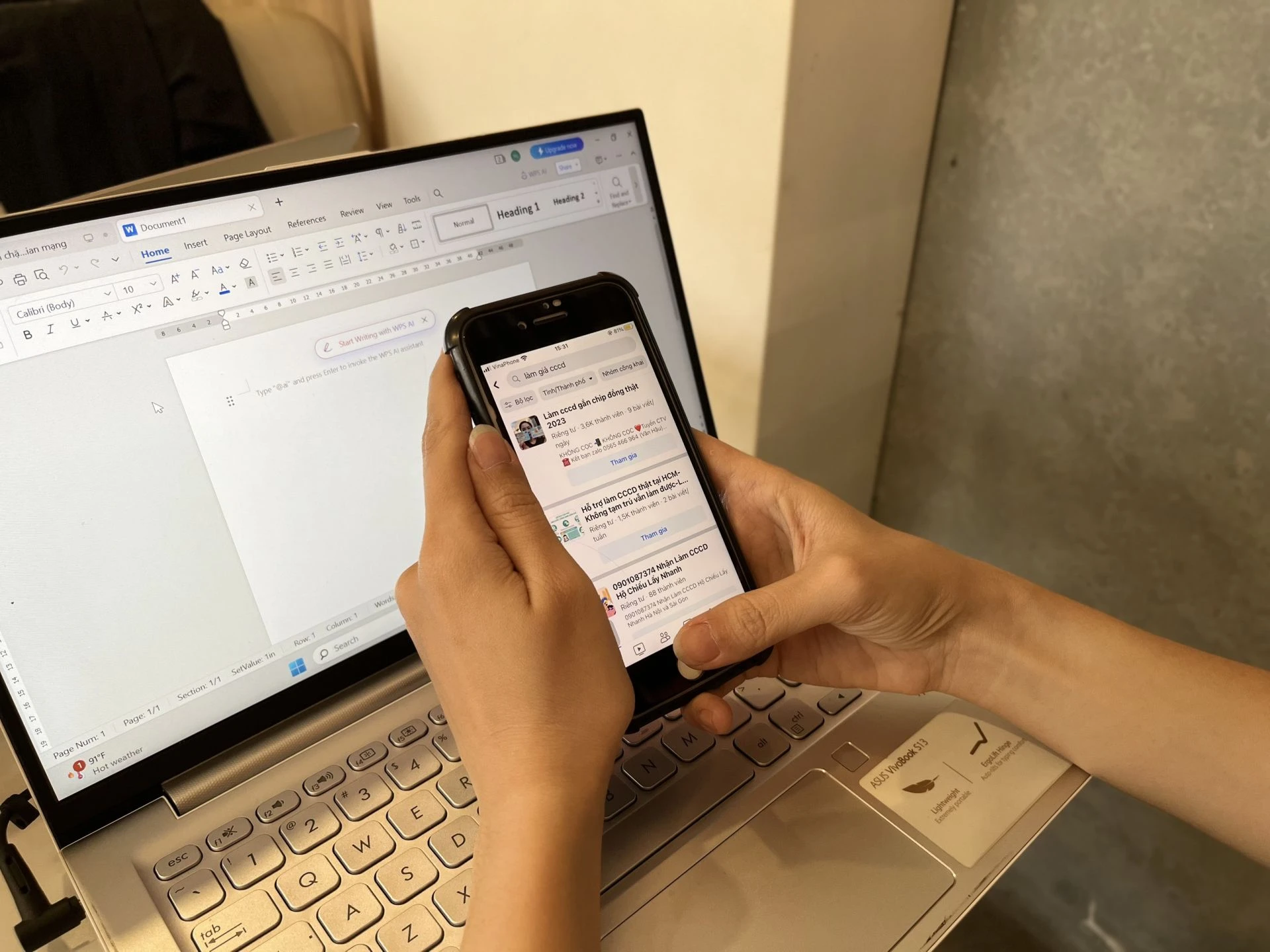 Các dịch vụ nhận làm giấy tờ giả các loại xuất hiện tràn lan trên facebook.