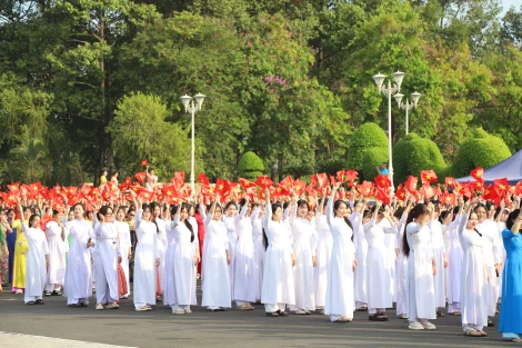 Hội Liên hiệp Phụ nữ tỉnh: Tổ chức đồng diễn dân vũ hưởng ứng “Tuần lễ áo dài” năm 2025