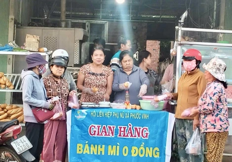 "Bánh mỳ 0 đồng" ấm lòng người lao động nghèo