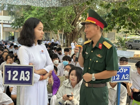 Tân Biên: Hướng nghiệp tuyển sinh quân sự cho học sinh