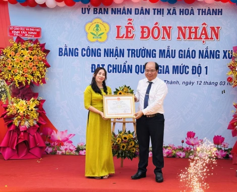 Trường Mầm non Nắng Xuân đón bằng công nhận đạt chuẩn quốc gia mức độ 1