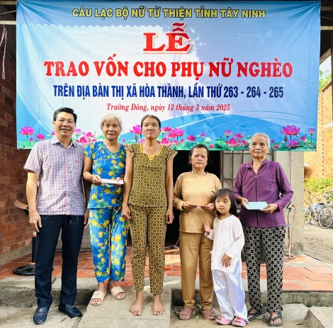 Hoà Thành: Trao bò sinh sản cho hội viên phụ nữ nghèo