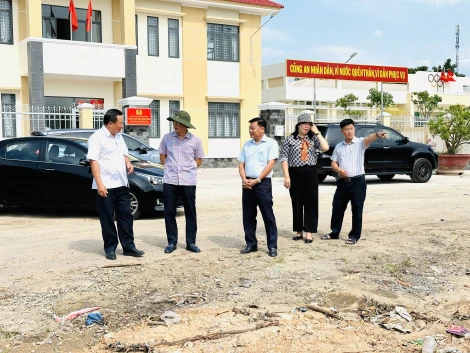 Phó Bí thư Tỉnh uỷ kiểm tra tiến độ triển khai xây dựng nhà đại đoàn kết tại Hoà Thành