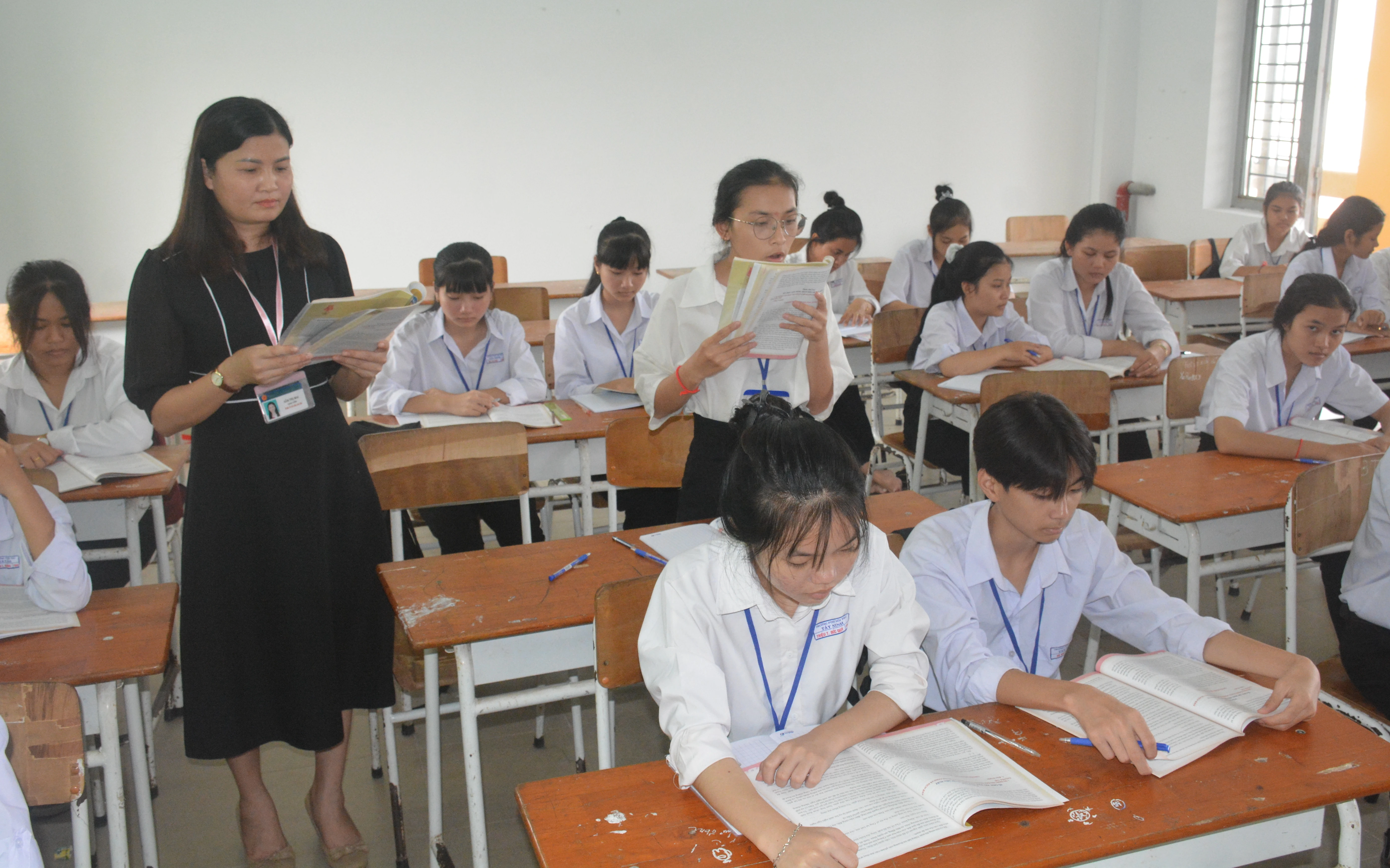 Trong giờ học ở Trường phổ thông Dân tộc nội trú tỉnh Tây Ninh.