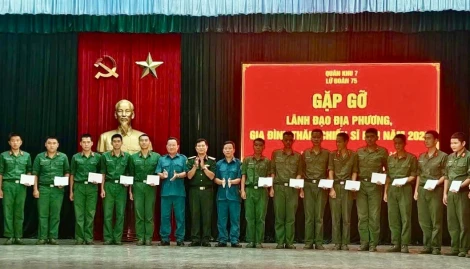 Gò Dầu: Thăm, động viên tân binh nhập ngũ năm 2025