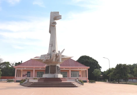 Bài 1: “Kẻ thù muốn xé Nhân dân ta thành hai dòng trong đục”