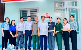 Bí Thư Thành uỷ Tây Ninh trao nhà tình nghĩa cho gia đình chính sách
