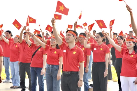 Lễ thượng cờ trên đỉnh núi Bà: Khoảnh khắc đáng nhớ trong dịp 30.4