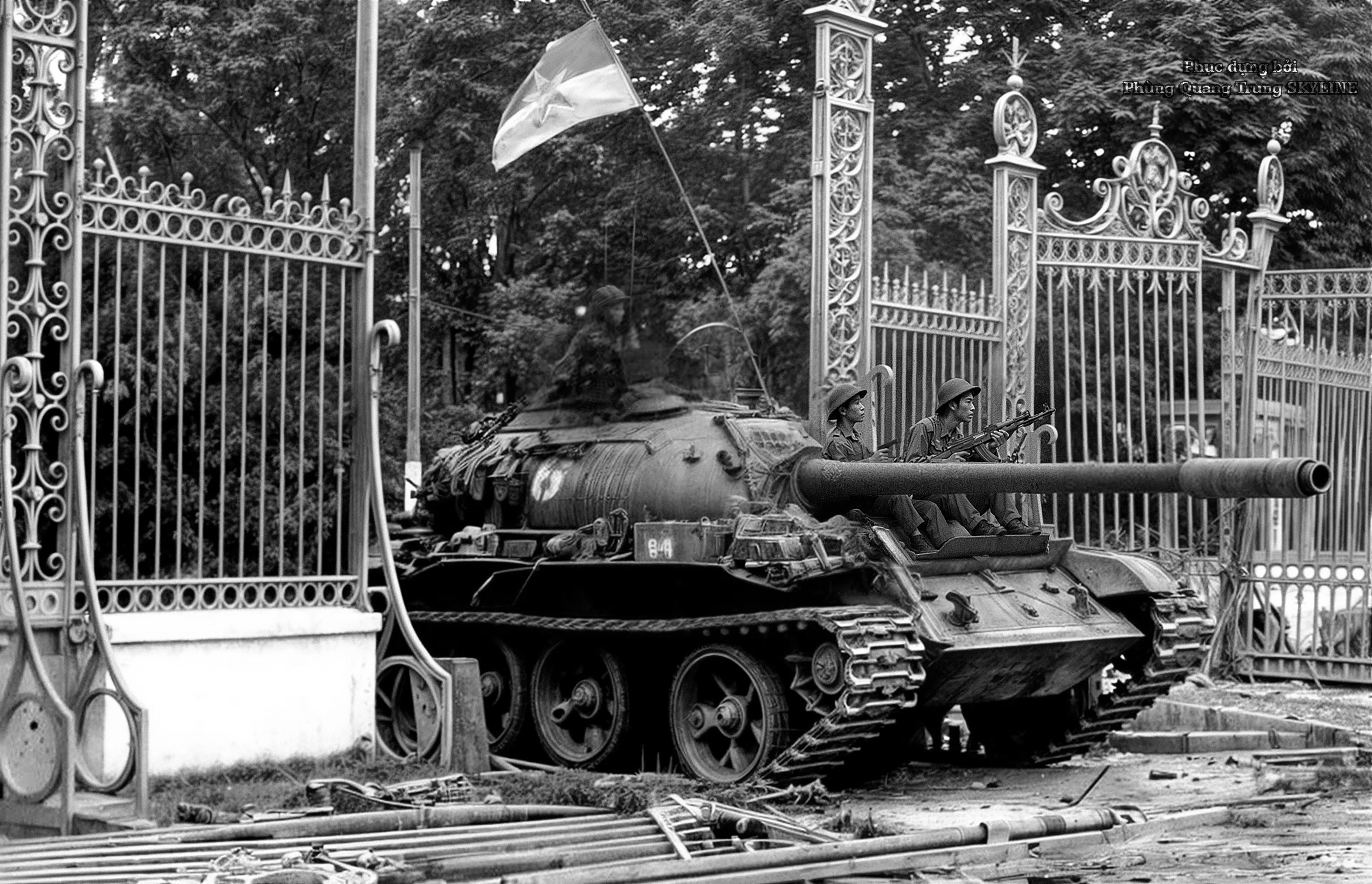 Xe tăng Quân Giải phóng tiến vào Dinh Độc Lập ngày 30.4.1975. Ảnh tư liệu