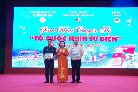 Sư đoàn 5: Sinh hoạt chuyên đề “Tổ quốc nhìn từ biển”