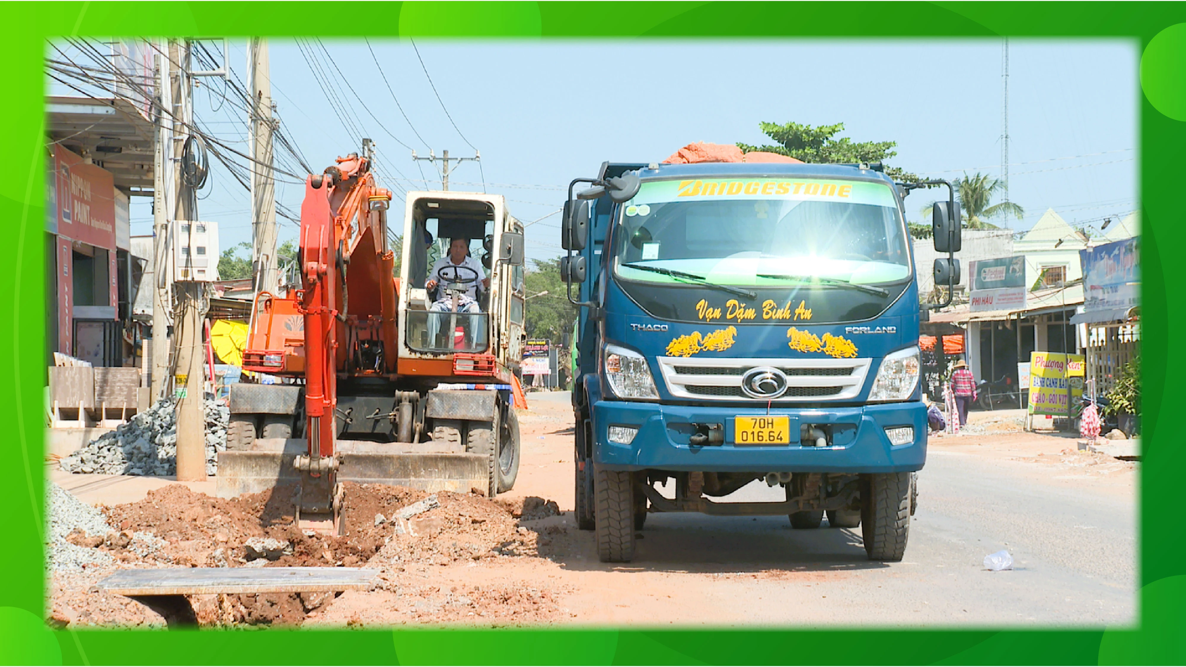 Thi công làm đường giao thông trên địa bàn tỉnh.