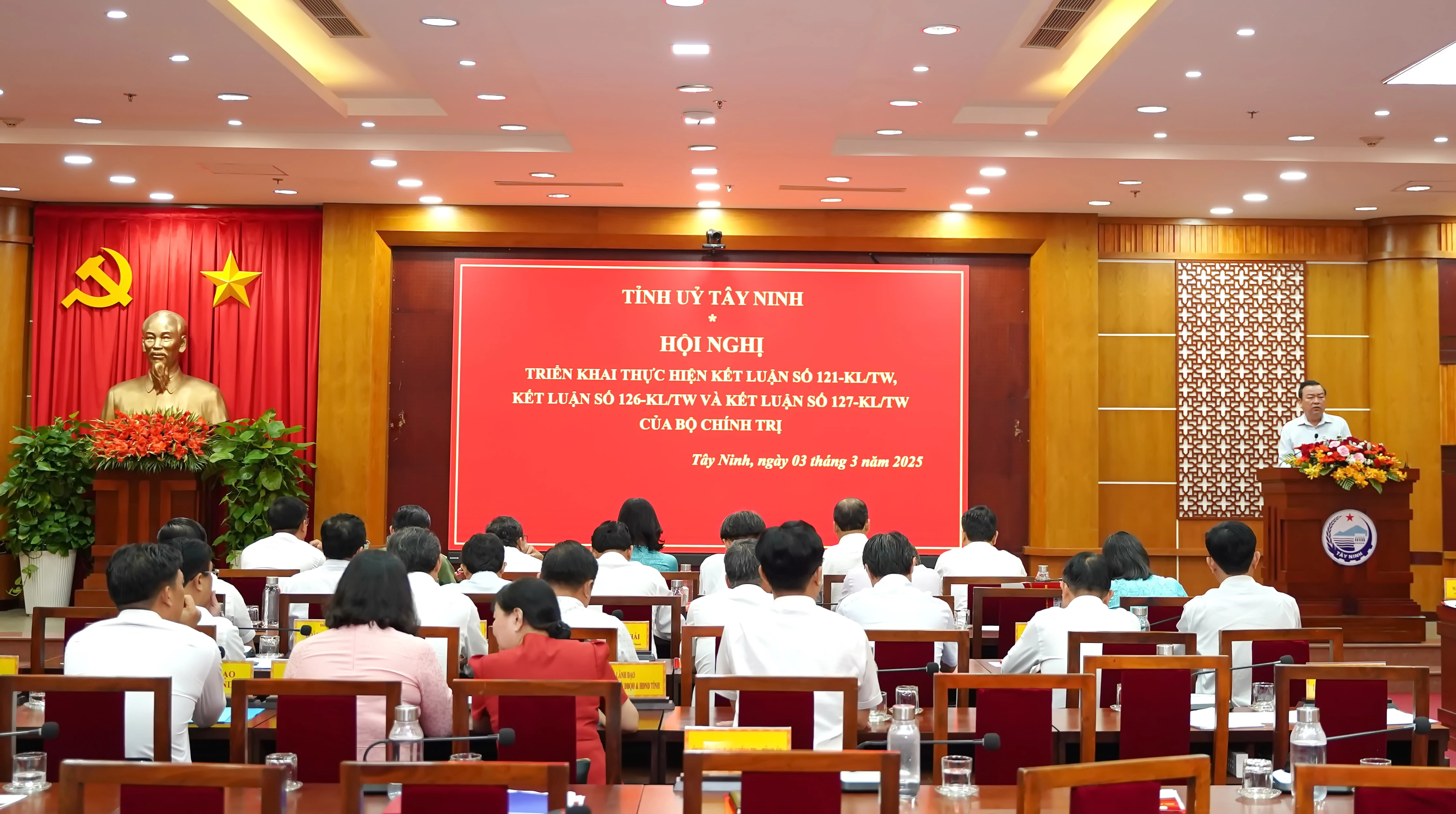 Tỉnh uỷ triển khai thực hiện các kết luận của Bộ Chính trị.