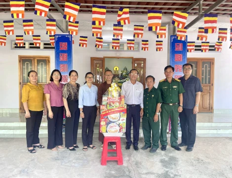 Huyện Dương Minh Châu: Thăm, chúc mừng các cơ sở Phật giáo nhân dịp Đại lễ Phật Đản
